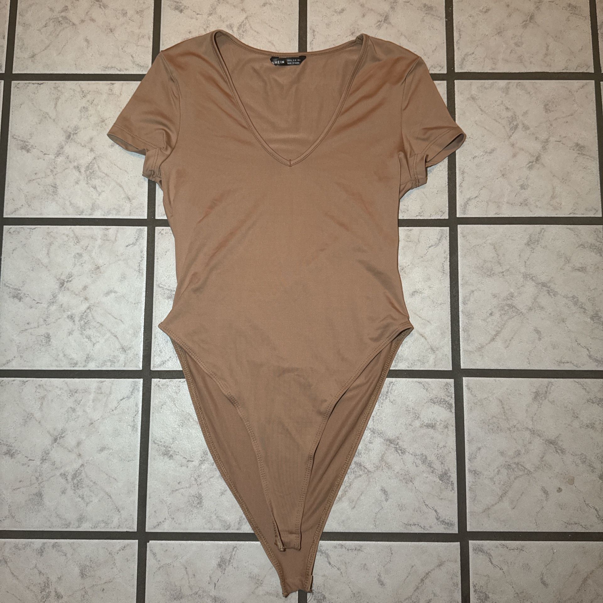 SHEIN Beige Short Sleeve Bodysuit