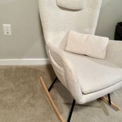 Modern White Boucle Rocking Chair To breastfeed