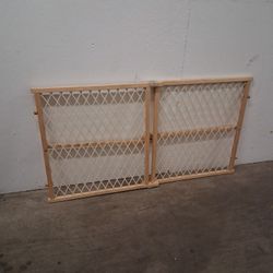 Child safety gate H 23 L 42 1/2 Rainbow /charleston cash only  Pickup 1:00-5:30 Read Description 