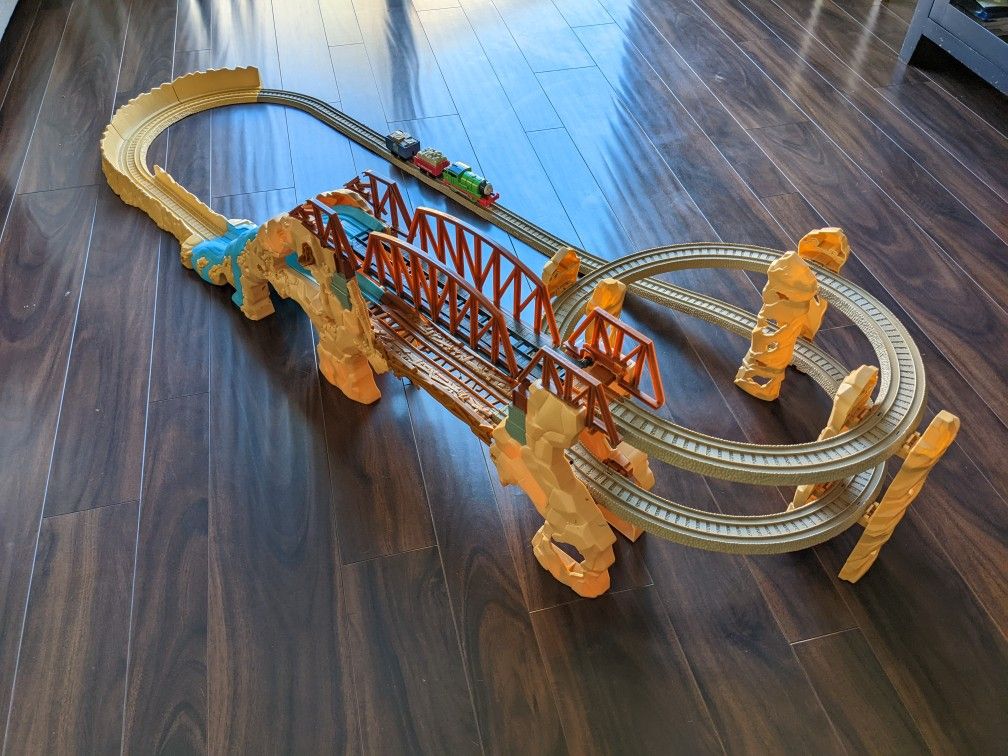 Thomas The Train Action Canyon Trackmaster Set With Train