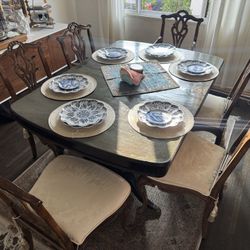 Elegant Vintage Dining Set – Table with 6 Chairs