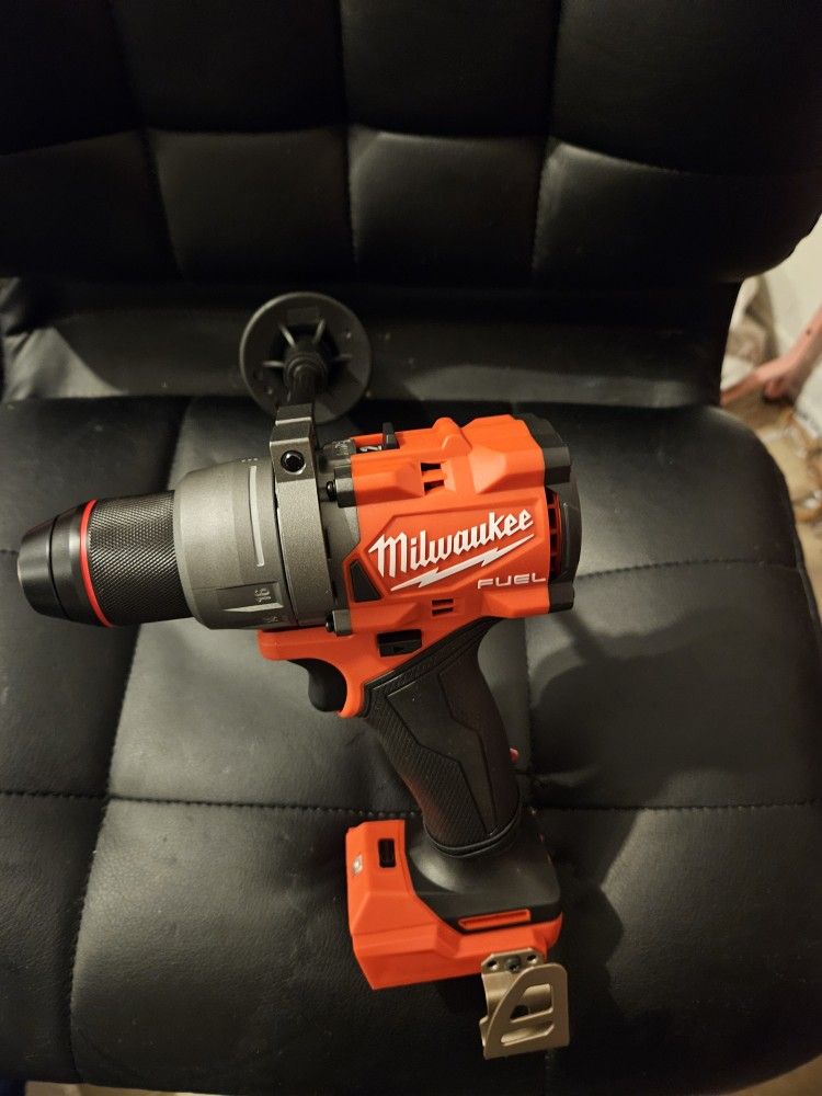 Milwaukee M18 Fuel Hammer Drill (Solo Herramienta)