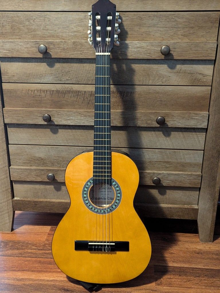 Like New -Lucida LG-510 Classic Guitar
