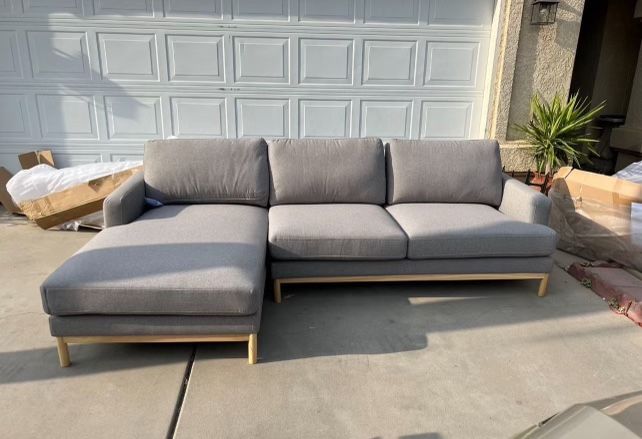 Brand new Contemporary Style Sectional, Retails For Over $2023