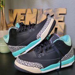 Jordan 3 Retro
Bleached Turquoise Mint (GS) 6Y