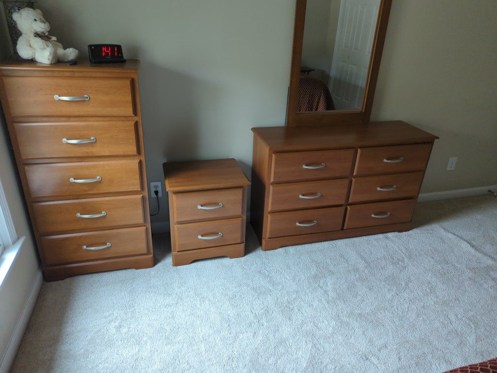 Bedroom Furniture Set