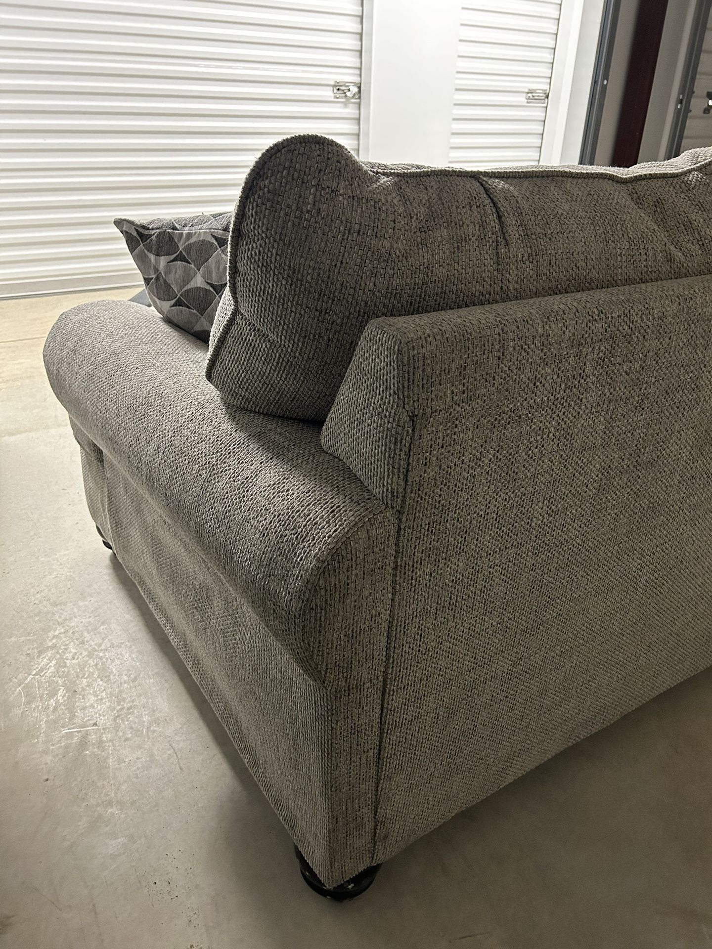 Like New Gray 3Seater Sofa Couch ( Offer Delivery ) for Sale in San