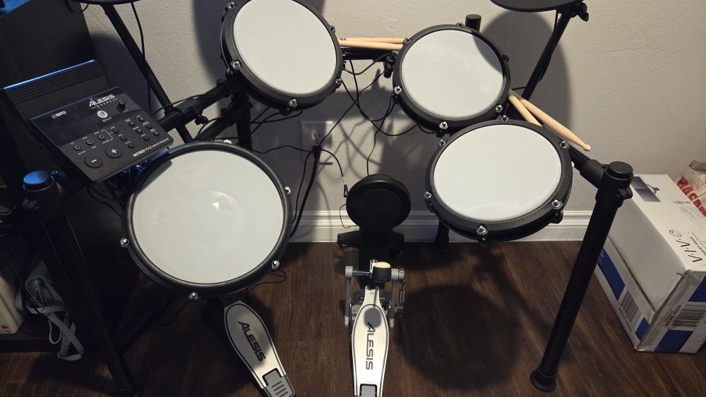Alesis Nitro Max Electronic Drum Kit