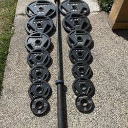 Olympic Weights Like New 2x45, 2x35, 2x25, 2x10 4x5 And 2x2.5 Lbs With 7 Ft 45 Lb Synergee Barbell 