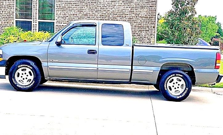 ֆ12OO 4WD CHEVY SILVERADO 4WD
