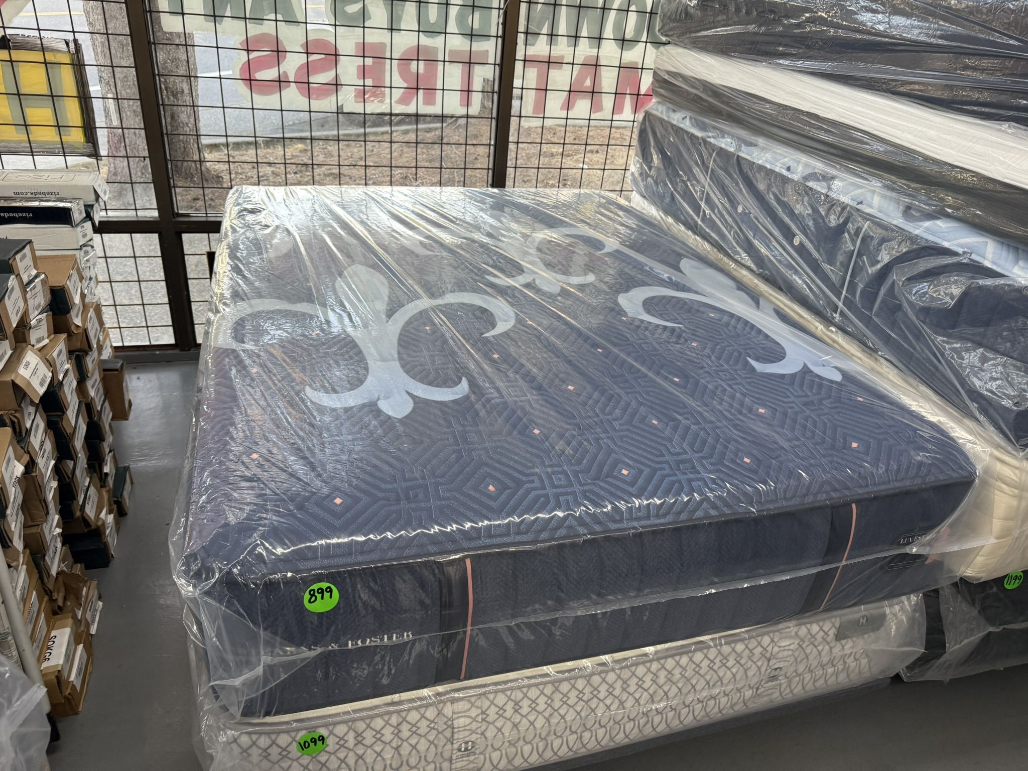 QUEEN SIZE STEARNS & FOSTER LUX ESTATE (EXTRA-FIRM) MATTRESS & BOX SPRING BED SET