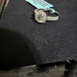 Moissanite Halo ring in 925 Sterling Silver size 6