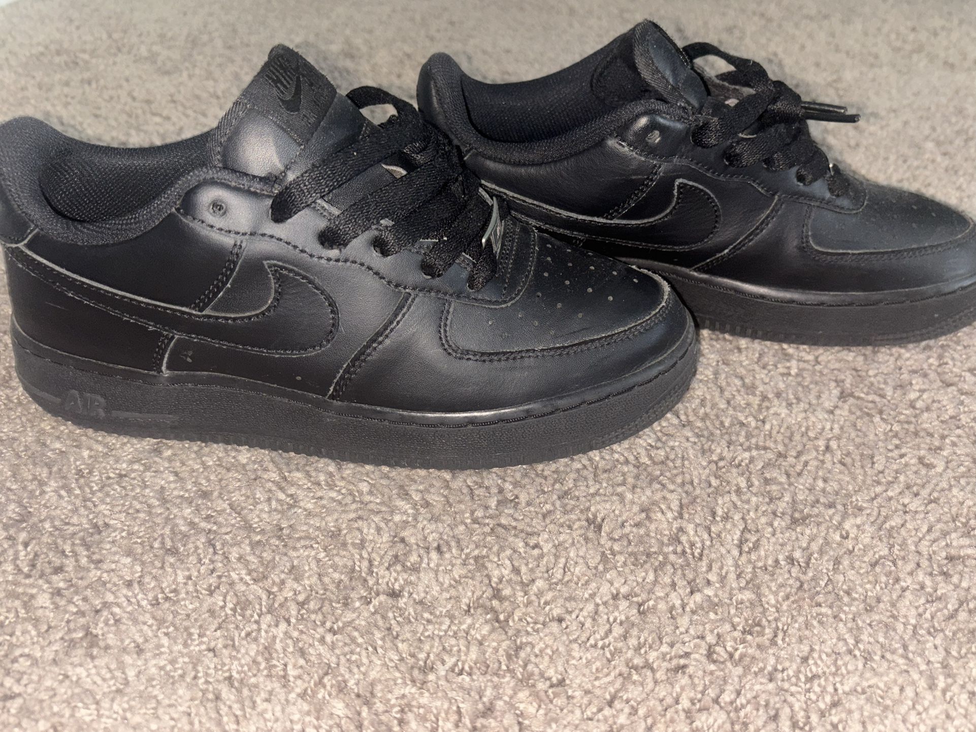 Nike Air Force Black Size 6