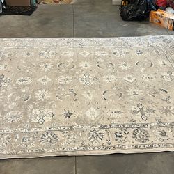 Hampton Court Rug 8x10 - Excellent Condition