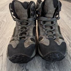 Merrell 8.5 Ladies Hiking Boots