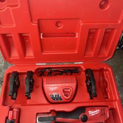 Milwaukee Pro Press M12