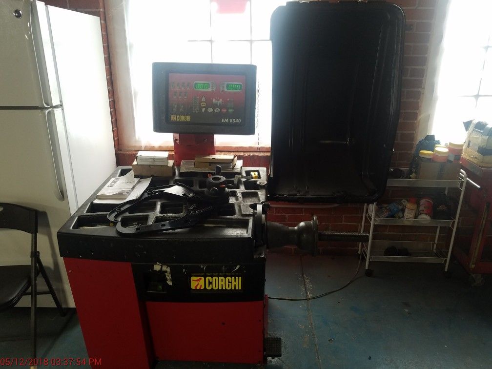 Tire Balancer (Corghi EM 8540)