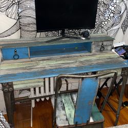 Desk +chair 