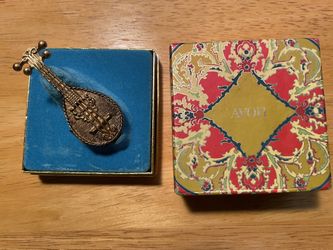 New 1971 Vintage Avon Mandolin Solid Perfume Compact