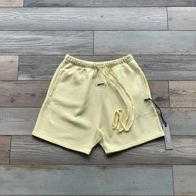 ESSENTIALS Fashion shorts Not passed through L