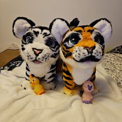 Fur Real Friends Roaring Tyler And Ivory And Accessories 