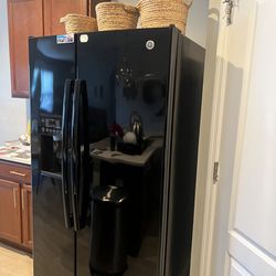 GE refrigerator side by side
