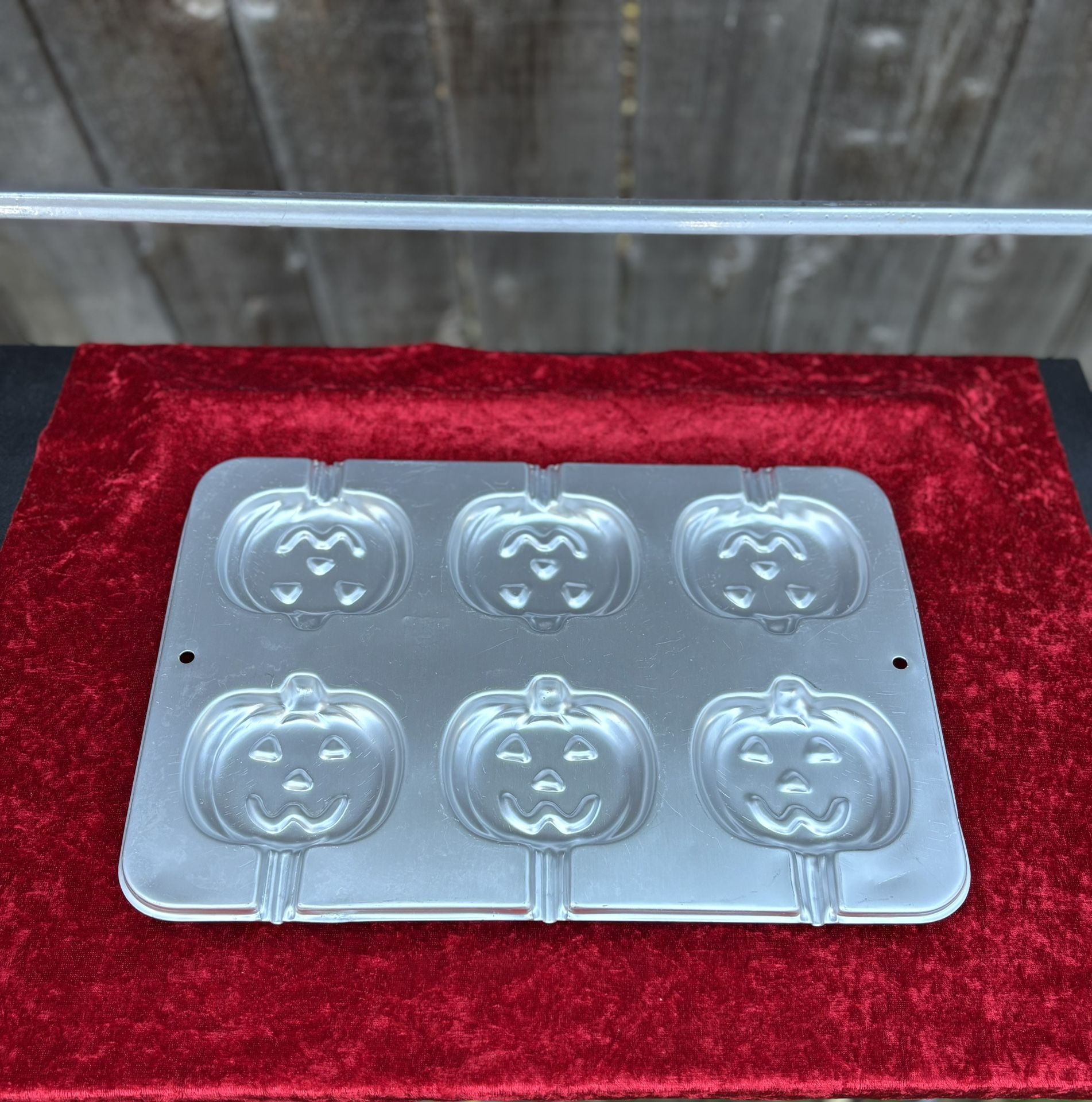 Wilton Halloween Jack-O-Lantern/Pumpkin Cookie Cake Pop Pan Vintage Model Number 2105-8100