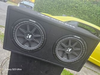 Subwoofer Kicker Comp in Ported box