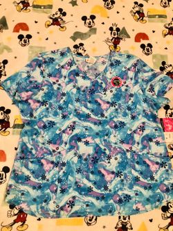 Snowflake Scrubstar Top, Stretchable Soft Material, With 2 Front Pockets. Size 2XL