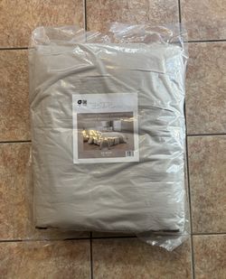 Brand new Queen Size Beige Comforter