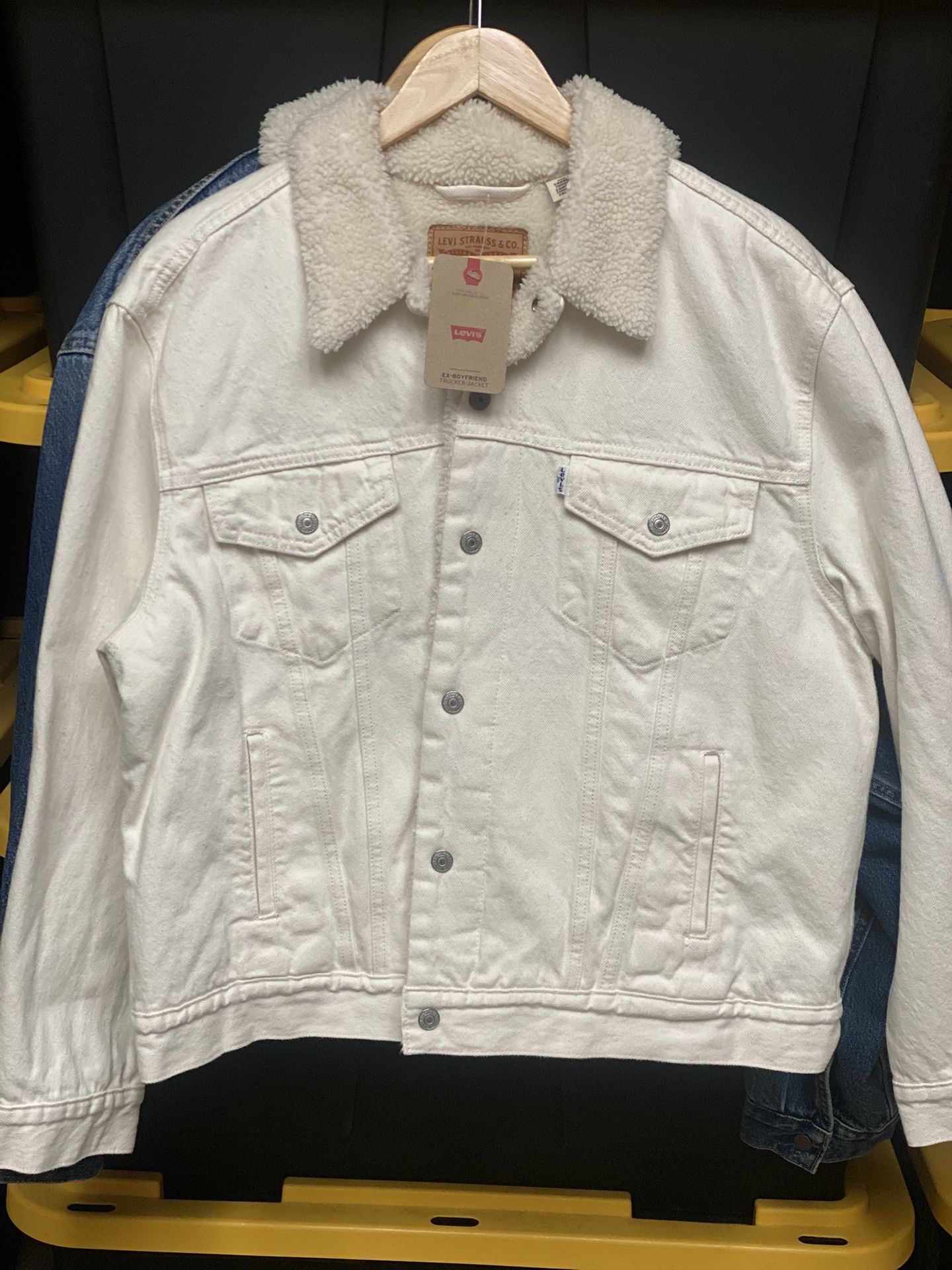 Brand New Women’s Levi Ex-boyfriend Trucker Jacket - Size Xl