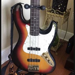 1970s Thunder Bay Bass Guitar Beautiful Shape
