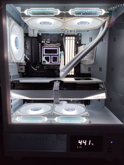 XFX RX 9060 XT 16GB Mercury white