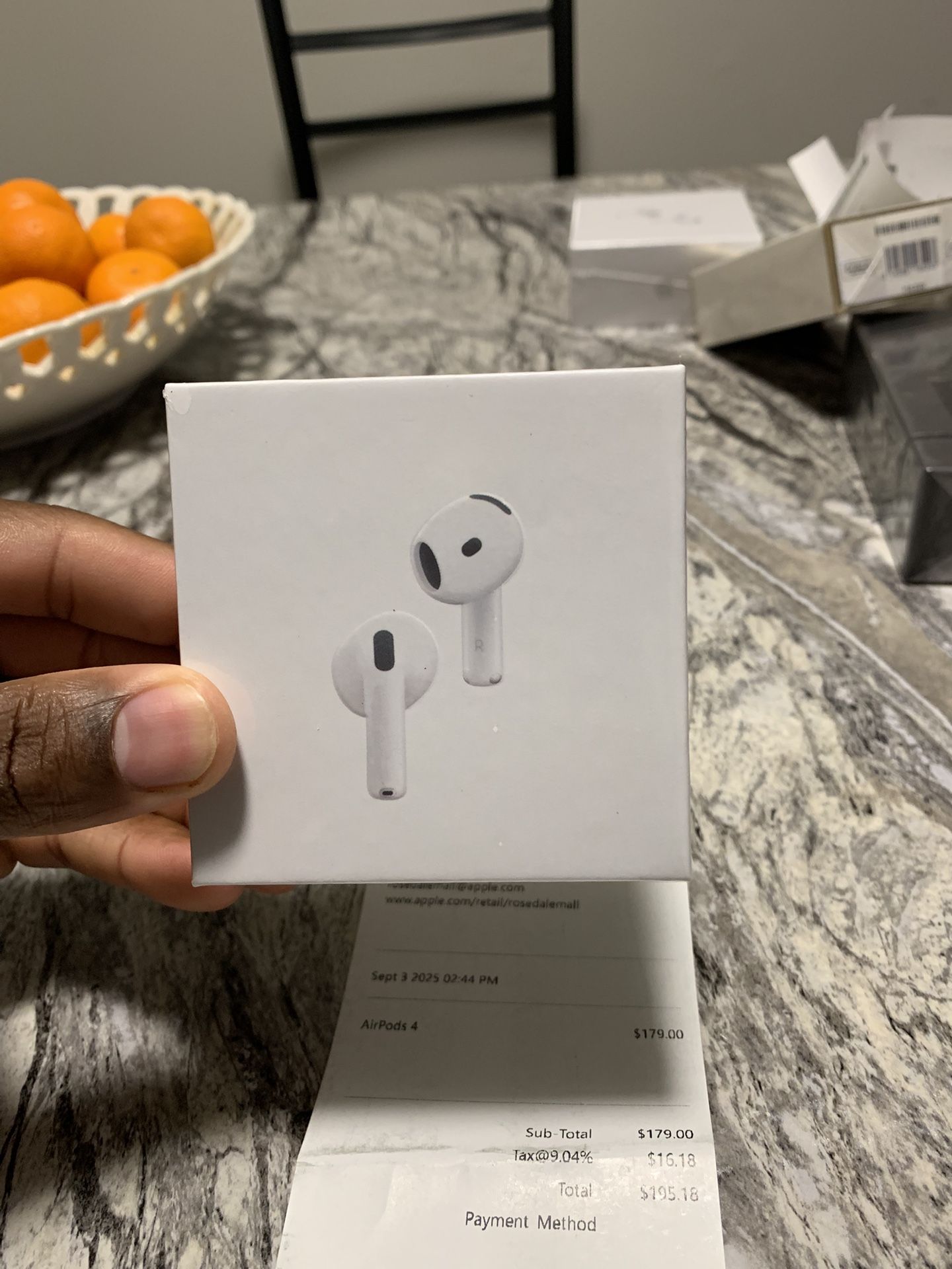 AirPods 4