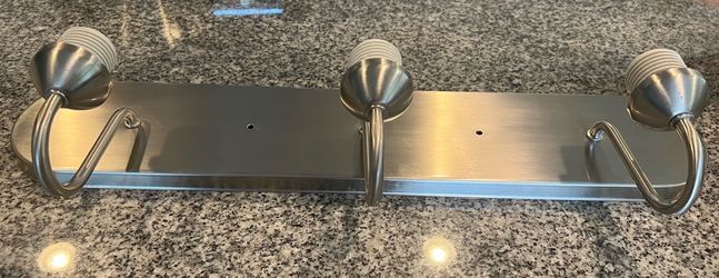 Bathroom light fixture