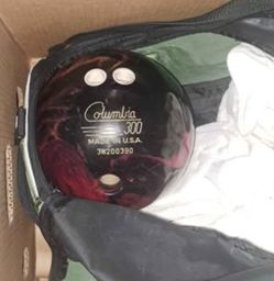 'Columbia 300' ... 14 pound ten pin bowling ball and bag