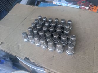 32 stock lugs nuts of 2024 f-250