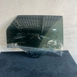 17-25 Cadillac Xt5 Right Rear Door Glass 2017 2018 2019 2020 2021 2022 2023 2024 2025