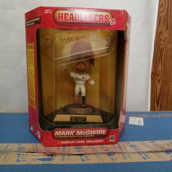 Headliner XL Mark McGwire Figure