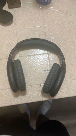Lookalike Apple headphones