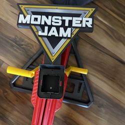 Monster Jam Thunder RoaRus 