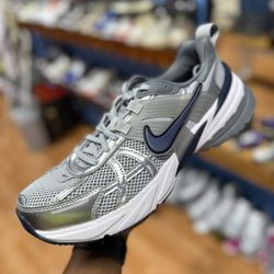 Nike V2K “Midnight navy”