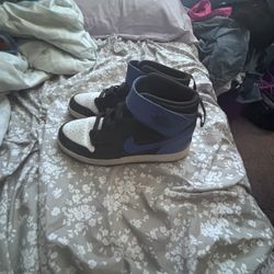 Air Jordan 1 “Hyper Royal” sneakers