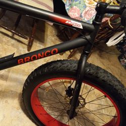 Bike  BRONCO Mountain 26inch MAX 7SPEED  FAT TIRES DISC BRAKE& Light  & Lock Evrything Is Perfect 