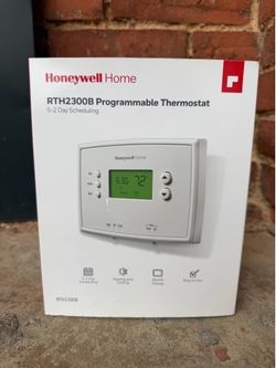 Honeywell 5-2 Day Programmable Thermostat - New
