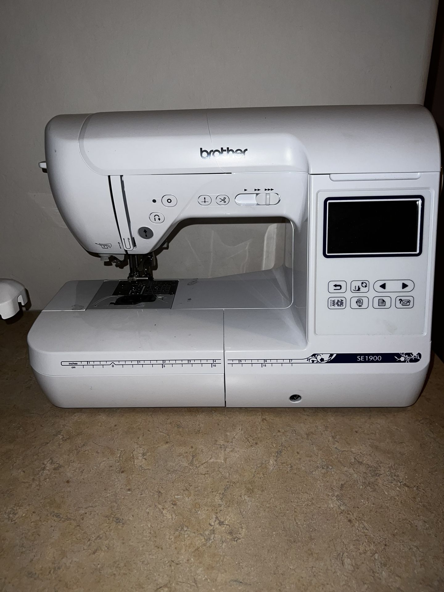Brother Se1900 Sewing/ Embroidery Machine