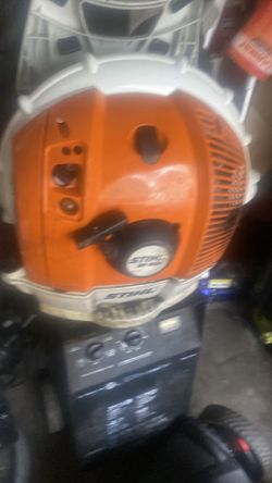 Stihl backpack blower BR 600 ready to go works like it should straps you good everything on this thing is good no problems works like it should