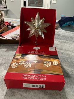 Holiday star tree topper