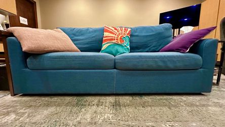 Pull Out Couch  78”