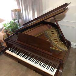 A classic Steinway & Sons 5’7” Baby Grand Piano With Great Sound & In Excellent Working Condition Going For Free